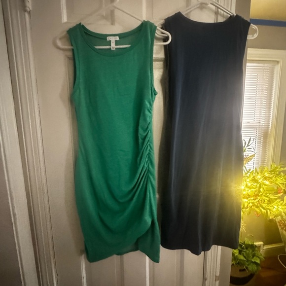 Leith Sleeveless Dresses in Green, Navy, and Gray - Picture 5 of 6
